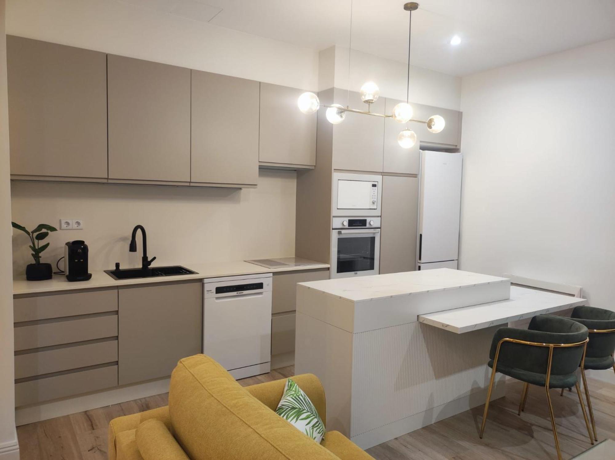 Paseo Gold Apartment *