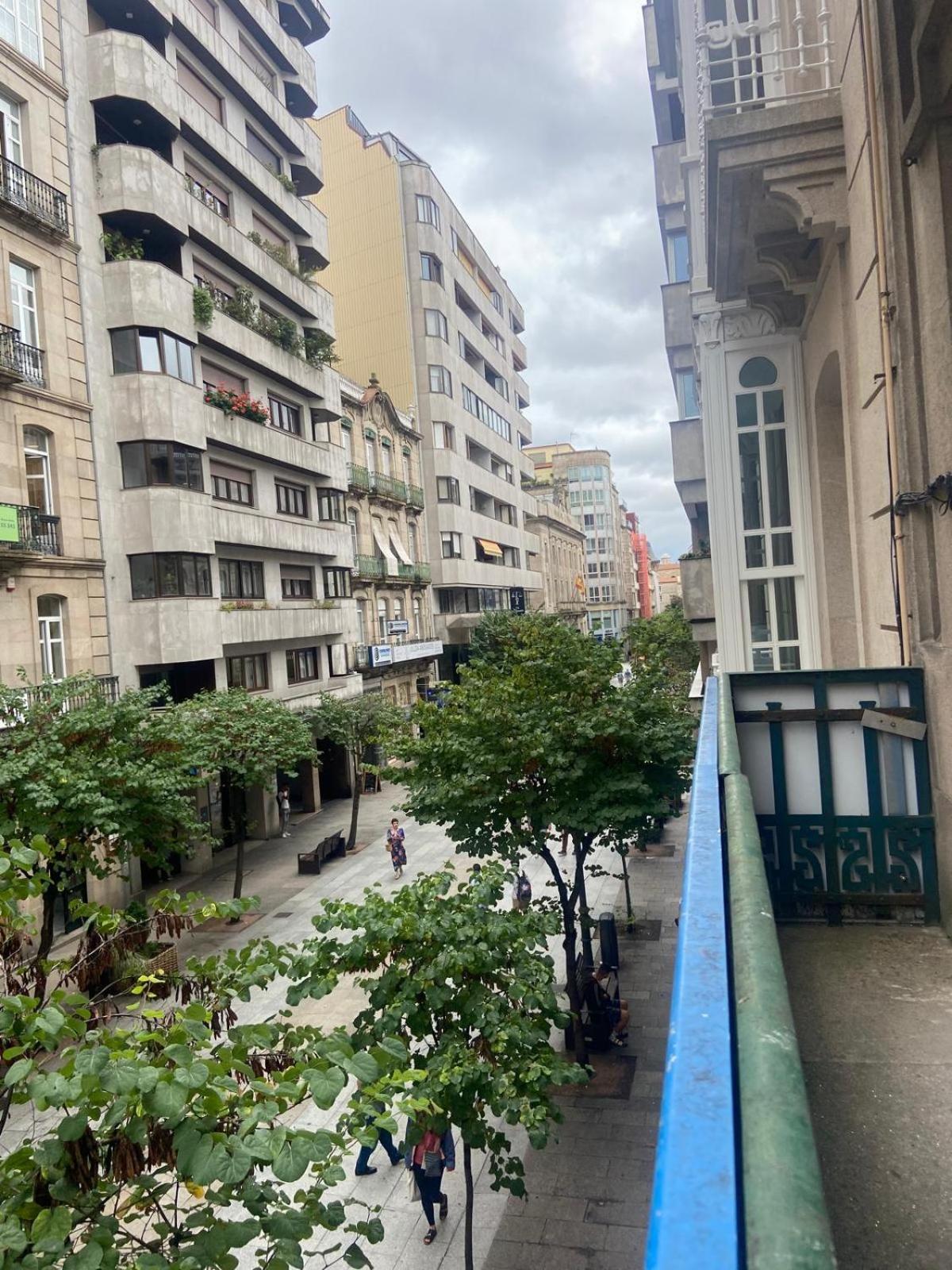 Paseo Gold Apartment *